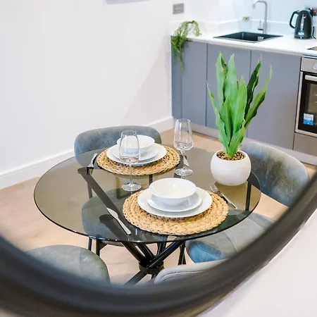 Centre Flat With A Terrace Leeds (West Yorkshire)